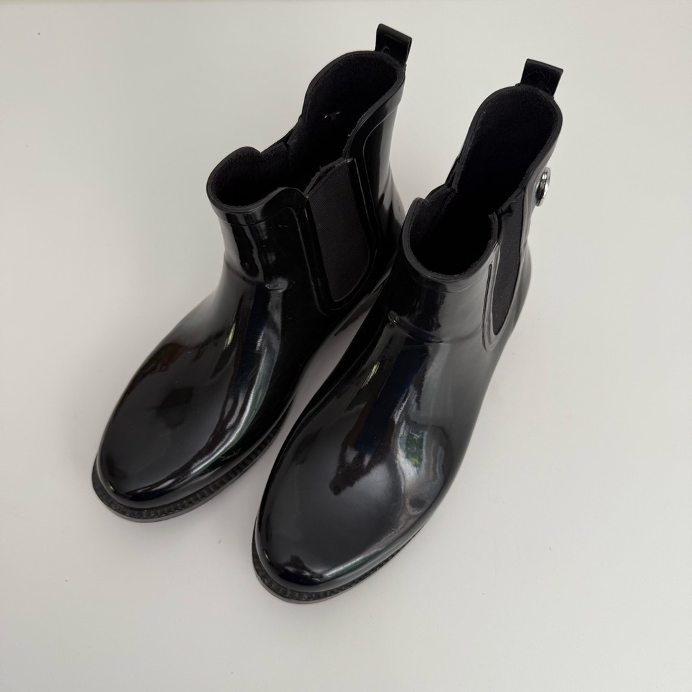 Michael Kors Women’s Black Glossy Patent Chelsea Rain Boots Logo Ankle Size 8M - Picture 6 of 6